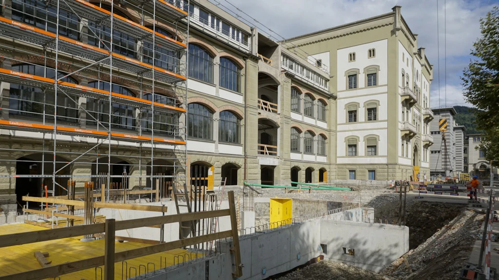 Das Bild zeigt Renovationsarbeiten an der Mannschaftskaserne I in Thun.
