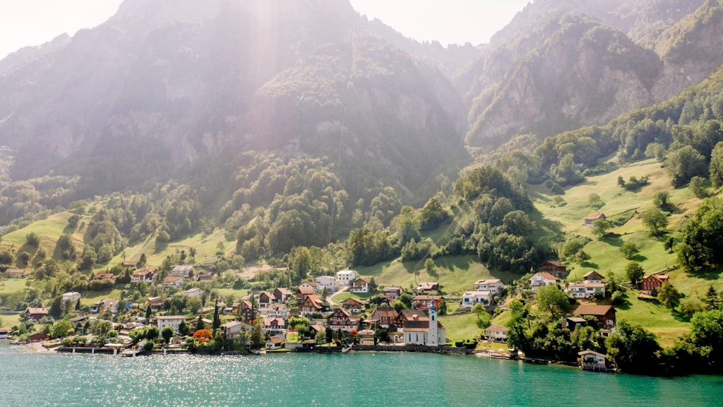 Das Bild zeigt das Ortsbild von nationaler Bedeutung Bauen im Kanton Uri.