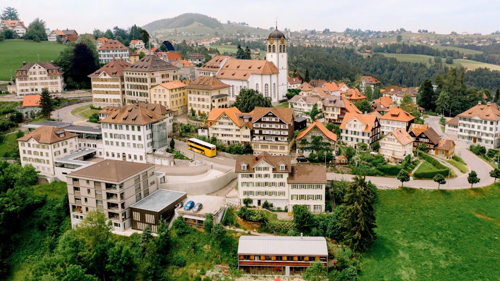 Das Bild zeigt das Ortsbild von nationaler Bedeutung Trogen im Kanton Appenzell Ausserrhoden. 