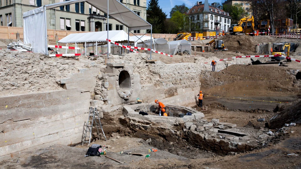I nuovi edifici nei siti di possibile interesse archeologico comportano indagini archeologiche. L’immagine mostra il grande cantiere per l'ampliamento del Kunsthaus di Zurigo.